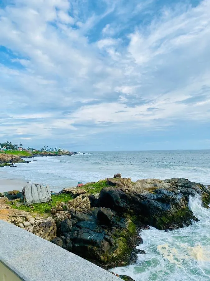 Resort Rockholm At The Light House Beach Kovalam